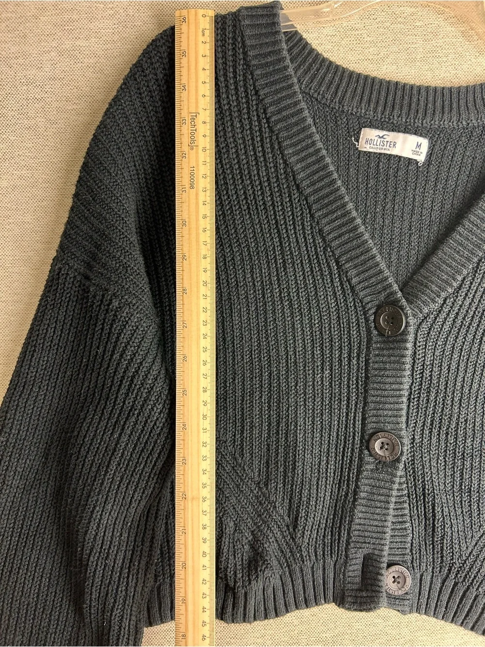 Hollister Black Cropped V-Neck Ribbed Cardigan - Picture 5 of 6